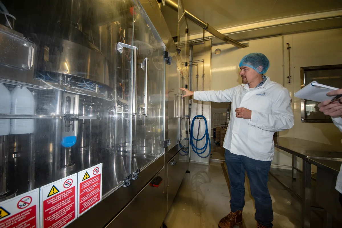 Thomas Neff aus Wald produziert Haferdrink und tüftelt an veganen Ersatzprodukten.